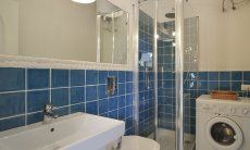 Bath with shower and washing machine  Casa 20, Sant Elmo