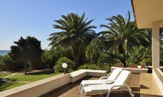 Villa Nautilus | Large terrace with sunbeds, perfect for relaxing Large terrace with sunbeds, perfect for relaxing