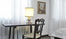 Villa Nautilus | Bedroom 1 with desk Bedroom, Detail
