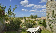 Casa Grecino | Garden wtih sunbeds to enjoy your holidays in complete relax Garden wtih sunbeds