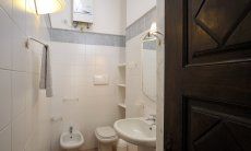Casa Grecino | Bathroom 2 with shower Bathroom 2 with bidet