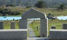 Arch in granite over the path that takes you to the pool of Li Conchi