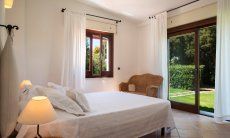 Apartment Orri 2 | Bedroom 1 with garden access Bedroom 1 with garden access