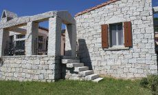 Li Conchi 32 | Entrance to the patio over granite steps Entrance seaside