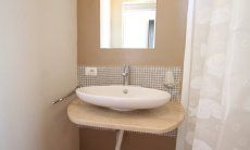 Villetta Quattro | Modern Bath with shower Modern Bath with shower