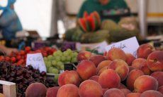 Villetta 9 | Fresh fruit stand on the street market Fresh fruit stand on the street market
