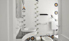Villa Bella | Bathroom 1 White tiled bathroom with shower