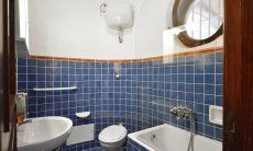 Villa Su Faru 1 | Bathroom ground floor with small bathtub Sardinia
