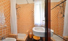 Bath in orange with shower in  Villa Serena, Costa Rei