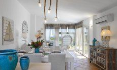 Li Conchi 39 | Spacious living room with air conditioning Living