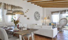 Li Conchi 1 | Dining area right next to the sofa corner Li Conchi 1