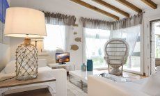 Li Conchi 16 | Living room with big windows Living room