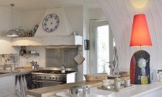 Li Conchi 8 | Modern kitchen with all essential devices Modern kitchen