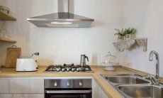 Li Conchi 7 | Fully equipped kitchen with all essential devices Kitchen with oven, gas stove, exhaust hood and sink, holiday home Li Conchi 7
