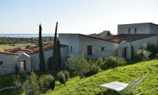 Li Conchi 10 | Garden with sea view Garden with sunbeds and sea view Li Conchi 10, Cala Sinzias