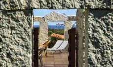 Li Conchi 17 | View through the entrance over the terrace all the way to the sea Entrance (mountain side)