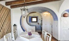 Penthouse Domus 16 | Dining area and kitchen in the background Domus di Pitrizza