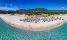 Lido Tamatete: Restaurant, Sunbeds and -shades, children's playground, only about 1.5 miles from Li Conchi