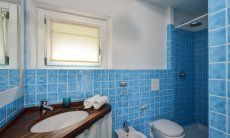 Li Conchi 20 | Bathroom 2 with two single beds Bathroom 2
