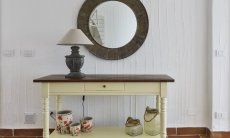 Li Conchi 36 | Side table in shabby style in the living room Living Room