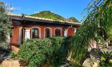 Villa Le Ginestre 1 | Front of the house with garden Front of the house with garden