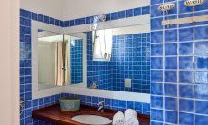 Li Conchi 4 | Bathroom 1 with access from bedroom 1 Bath 1