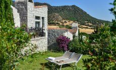 Li Conchi 5 | Groomed and green garden Natural mediterranean garden of the holiday home Li Conchi 5