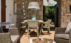 Li Conchi 5 | Well furnished terrace with a dining and lounge area Terrace of Li Conchi 5 furnished with dining table and sofa