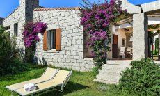Li Conchi 15 | Granite stairs lead from the garden onto the terace Garden and House
