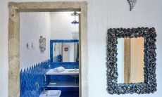 Casa 8 | View into the second bathroom Bathroom