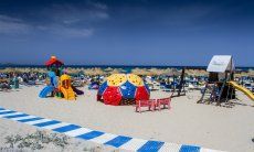 Games for children on the lido Tamatete, only about 1.5 miles from Li Conchi