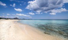 Clear blue water and a white sandy beach 