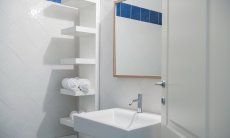 Li Conchi 13 | Third Bathroom downstairs Third Bathroom downstairs