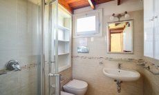 Villa Mare Turagri | Bathroom with shower and bidet Bathroom with shower and bidet