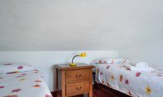 Villa Mare Turagri | Bedroom upstairs with two single beds Bedroom upstairs with two single beds
