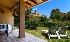 Villa Mare Turagri | Terrace and garden with sunbeds Terrace and garden with sunbeds
