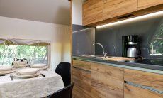 Zelt-Lodge Orri 1 | Modern kitchen with all essentials Modern kitchen with all essentials