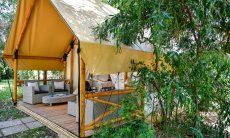 Zelt-Lodge Orri 2 | Wooden terrace with lounge furniture (Example picture, actual photos will be published in spring) Wooden terrace with lounge furniture