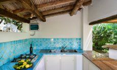 Zelt-Lodge Orri 2 | Outdoor kitchen with kitchen sink and gas stove (Example picture, actual photos will be published in spring) Outdoor kitchen with kitchen sink and