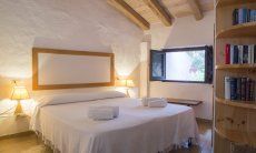 Bedroom with double bed Villa Fiori 2, Monte Is Molas