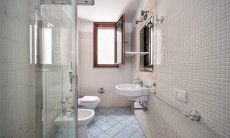 Apartment Castededdu 4 | Bathroom with shower and bidet Bathroom with shower and bidet