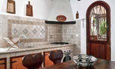 Villa Liliana | Kitchencounter with oven and gas stove Kitchencounter with oven and gas stove