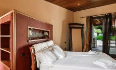 Villa Philippine | Bedroom 1 with double sized bed, first floor Bedroom 1 with double sized bed, first floor