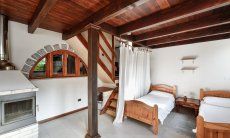 Villa Philippine | Basement with two single beds Basement with two single beds