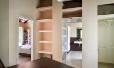 Villa Caroline | Floor and view towards bedroom 1 and bathroom 1 Floor and view towards bedroom 1 and bathroom 1
