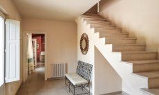 Villa Caroline | Stairs to the upper level Stairs to the upper level
