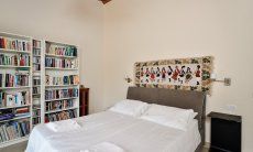 Villa Caroline | Bedroom 1 with a huge bookshelf Bedroom 1 with a huge bookshelf