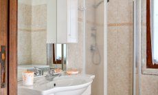 Villa Vela | Bathroom with shower Bathroom with shower