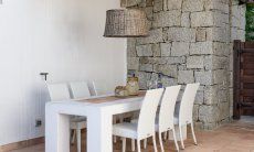 Dining table in the courtyard of Li Conchi 29