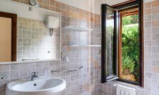 Villa Giangaleazzo | Bathroom 2 with shower Bathroom 2 with shower